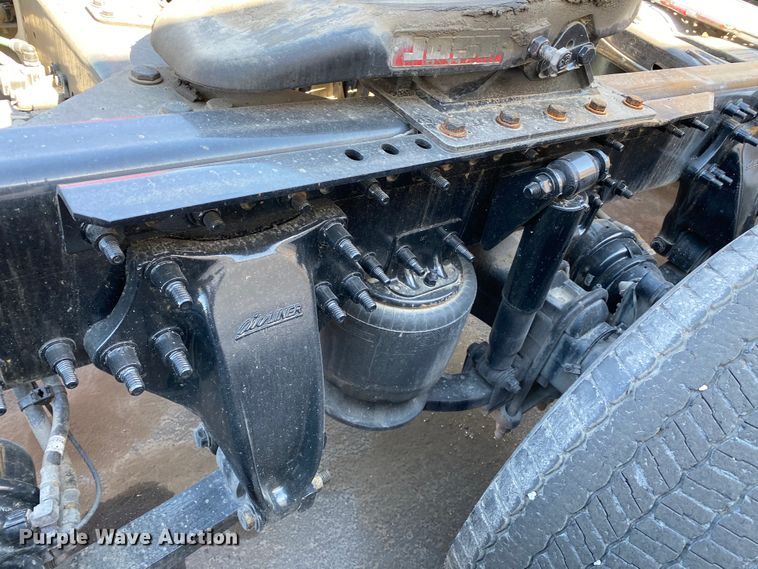 image for item DG7105 2017 Freightliner Cascadia 125 semi truck