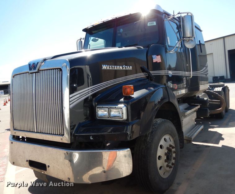 image for item DH2380 2015 Western Star 4900SB semi truck