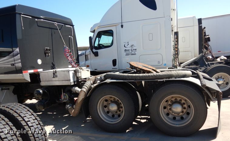image for item DH2380 2015 Western Star 4900SB semi truck