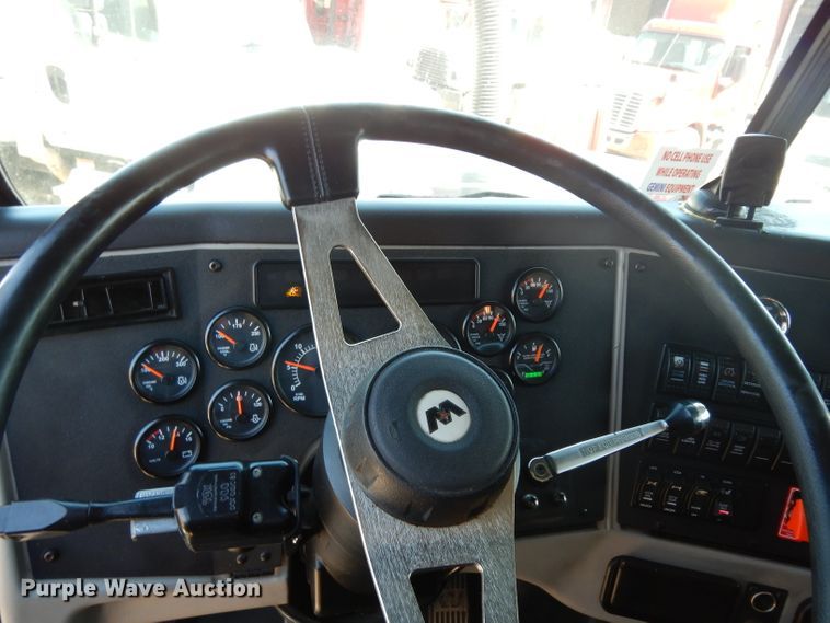 image for item DH2380 2015 Western Star 4900SB semi truck