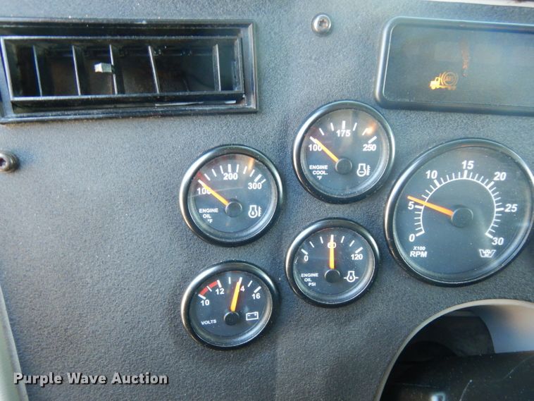 image for item DH2380 2015 Western Star 4900SB semi truck