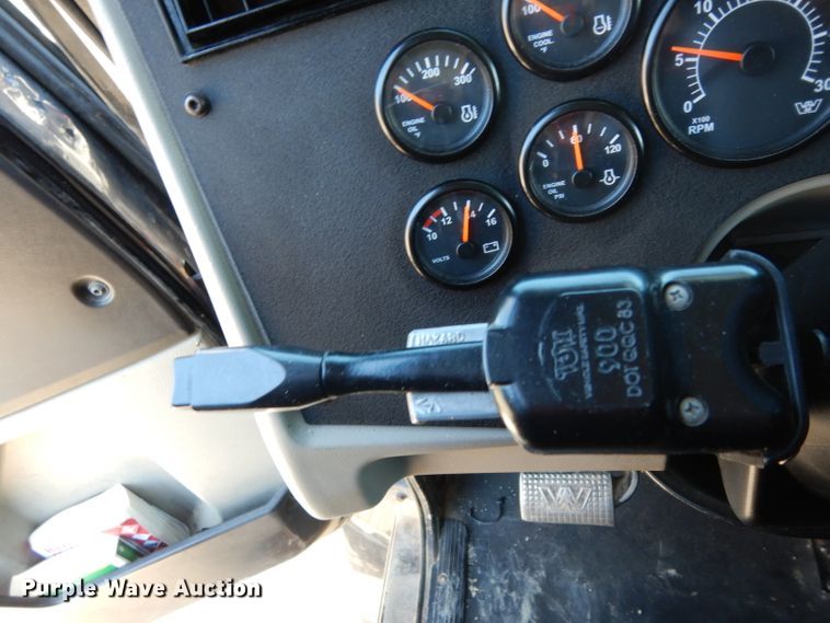 image for item DH2380 2015 Western Star 4900SB semi truck