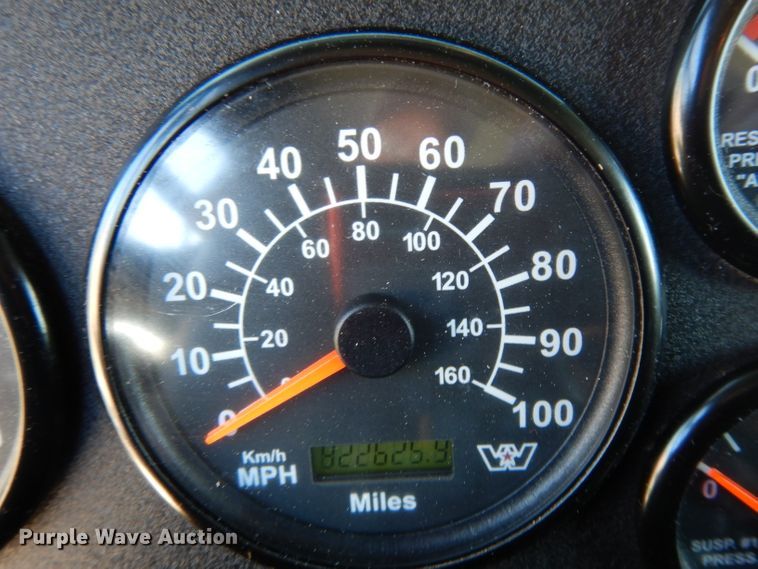 image for item DH2380 2015 Western Star 4900SB semi truck