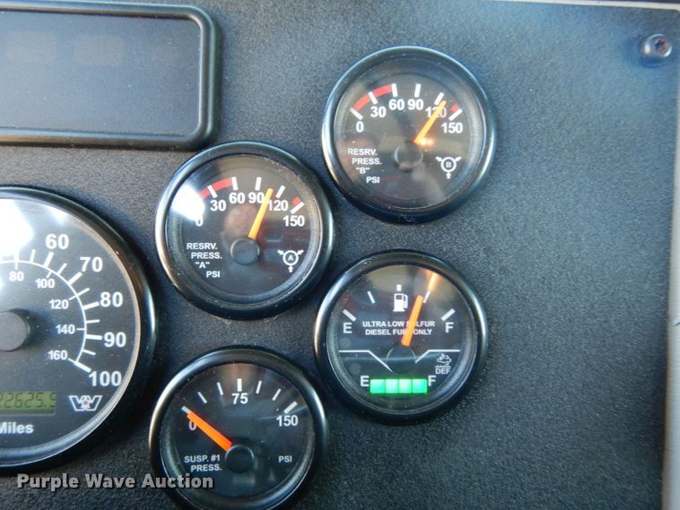 image for item DH2380 2015 Western Star 4900SB semi truck