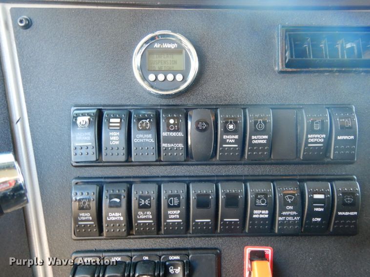 image for item DH2380 2015 Western Star 4900SB semi truck