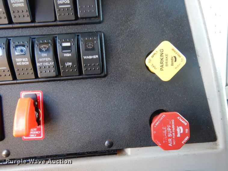 image for item DH2380 2015 Western Star 4900SB semi truck