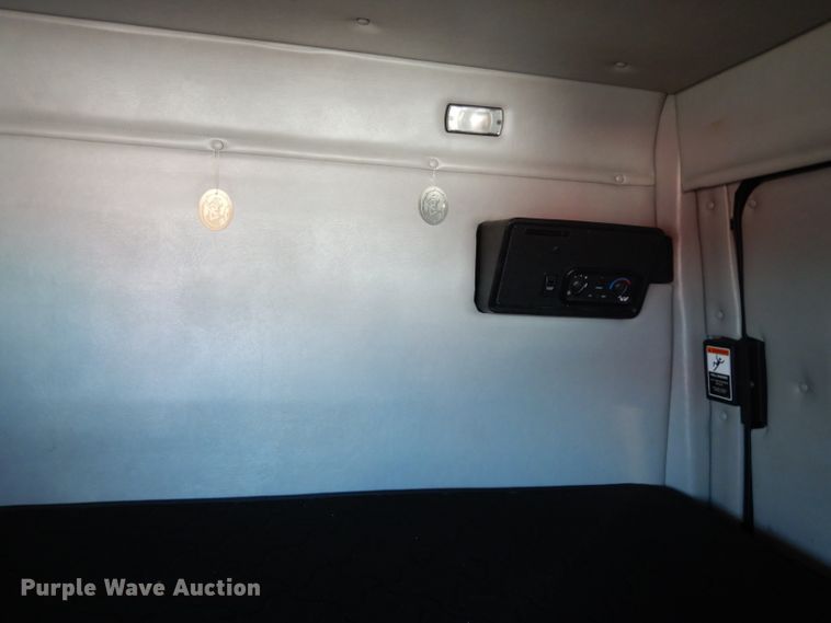 image for item DH2380 2015 Western Star 4900SB semi truck