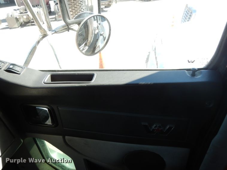 image for item DH2380 2015 Western Star 4900SB semi truck