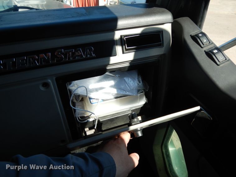 image for item DH2380 2015 Western Star 4900SB semi truck