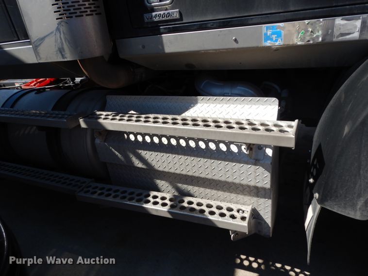 image for item DH2380 2015 Western Star 4900SB semi truck