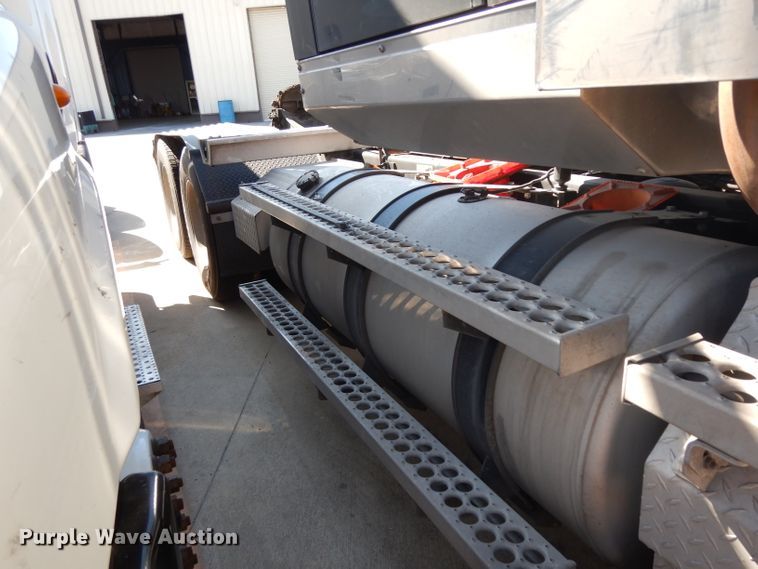 image for item DH2380 2015 Western Star 4900SB semi truck