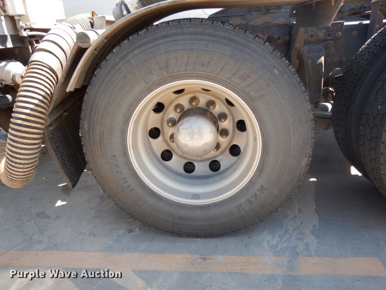 image for item DH2380 2015 Western Star 4900SB semi truck