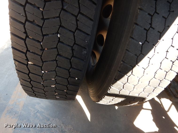 image for item DH2380 2015 Western Star 4900SB semi truck