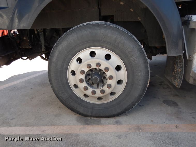 image for item DH2380 2015 Western Star 4900SB semi truck