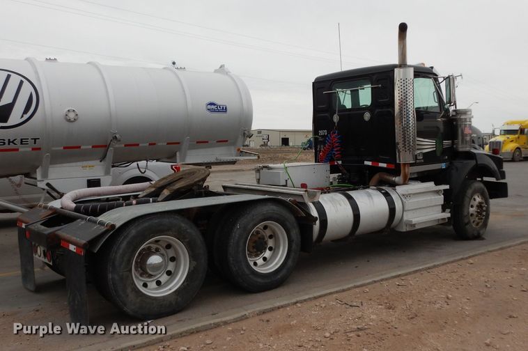 image for item DH2382 2014 Western Star 4900SB semi truck