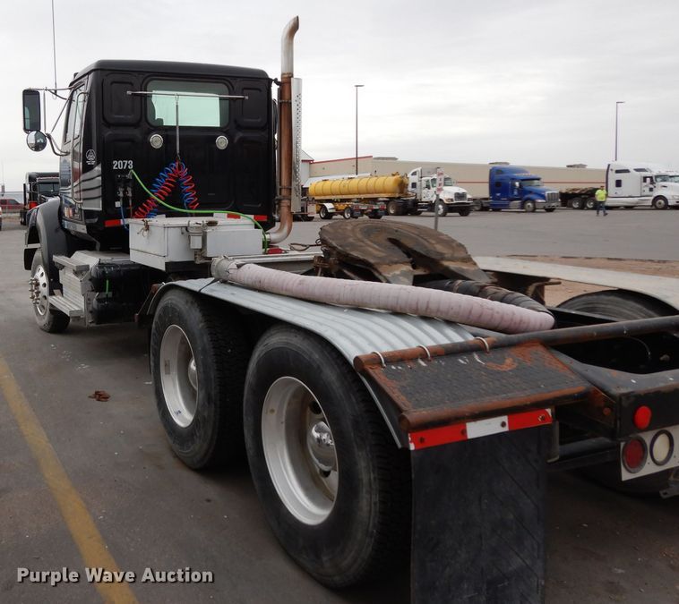image for item DH2382 2014 Western Star 4900SB semi truck