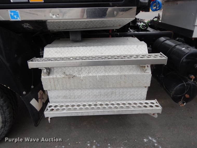 image for item DH2382 2014 Western Star 4900SB semi truck