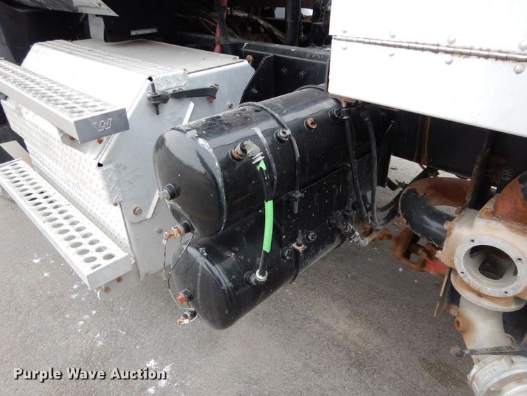 image for item DH2382 2014 Western Star 4900SB semi truck