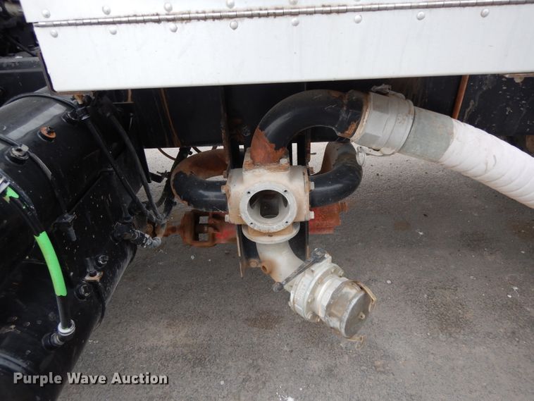 image for item DH2382 2014 Western Star 4900SB semi truck