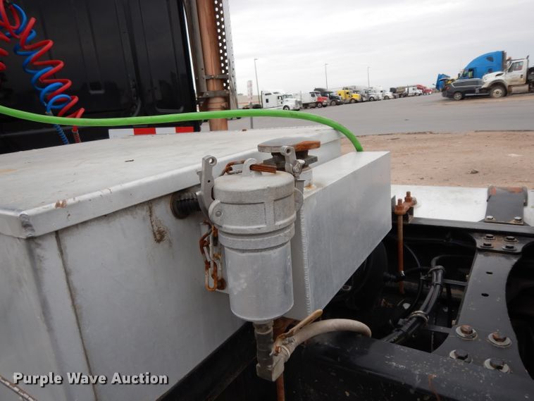 image for item DH2382 2014 Western Star 4900SB semi truck