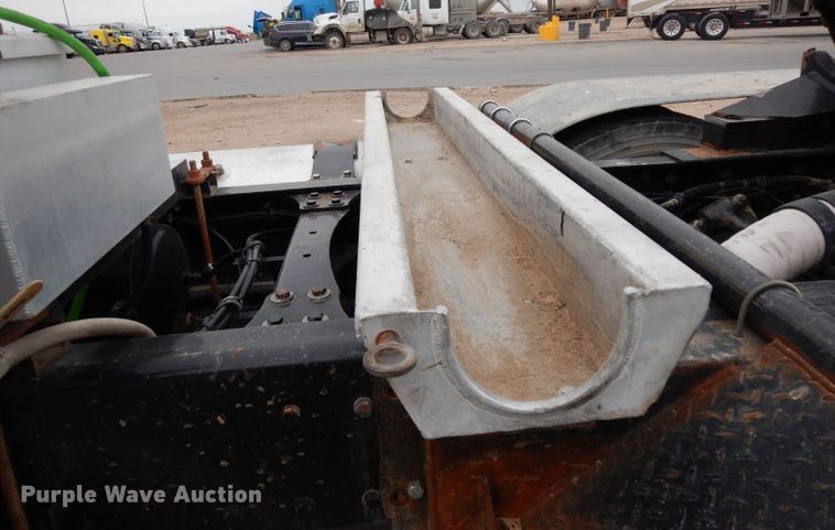 image for item DH2382 2014 Western Star 4900SB semi truck