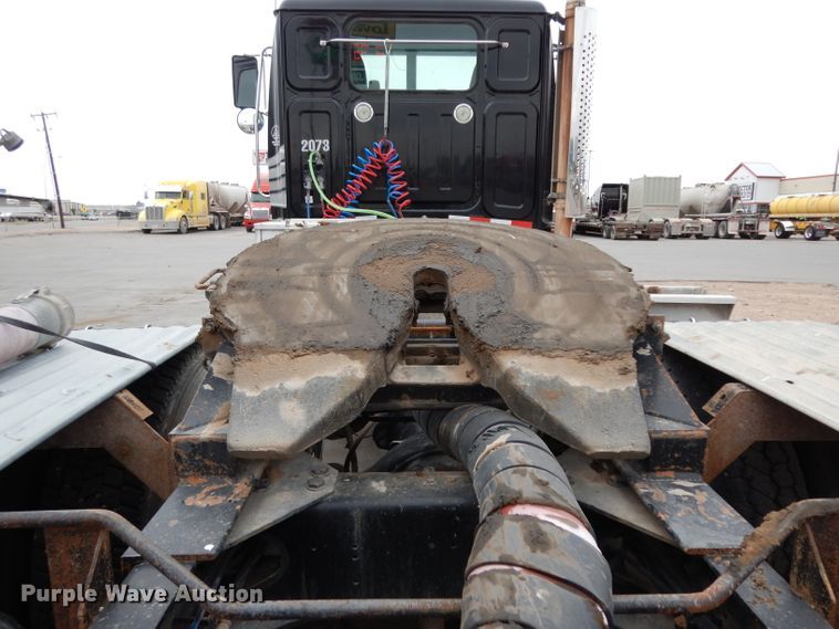 image for item DH2382 2014 Western Star 4900SB semi truck