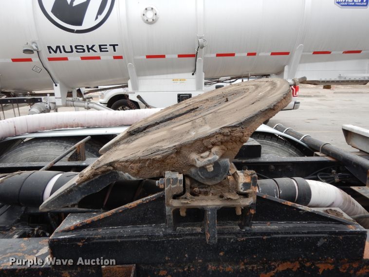 image for item DH2382 2014 Western Star 4900SB semi truck