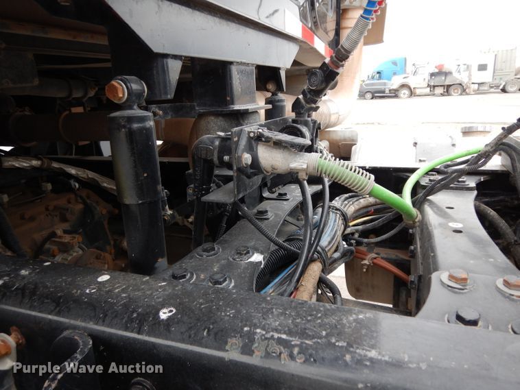 image for item DH2382 2014 Western Star 4900SB semi truck