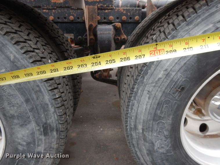 image for item DH2382 2014 Western Star 4900SB semi truck