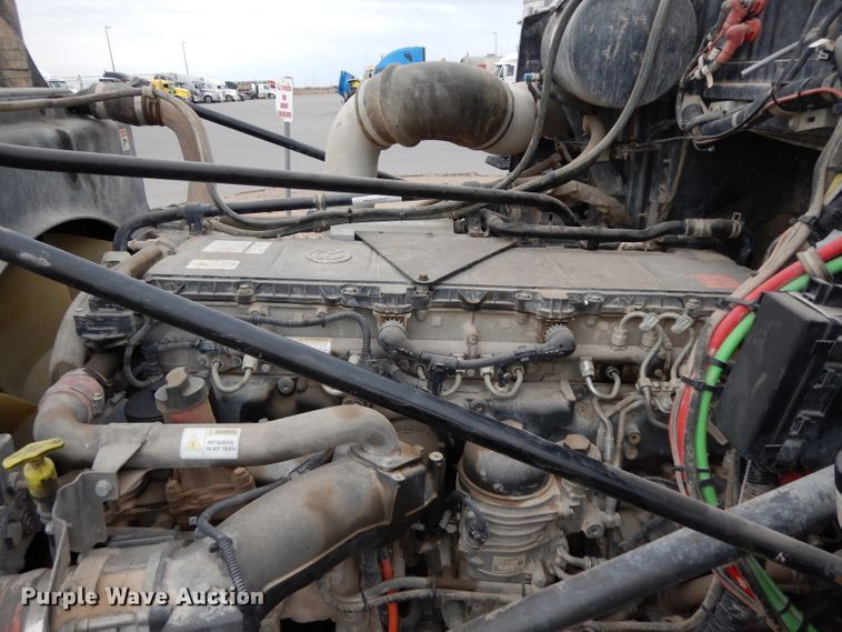 image for item DH2382 2014 Western Star 4900SB semi truck