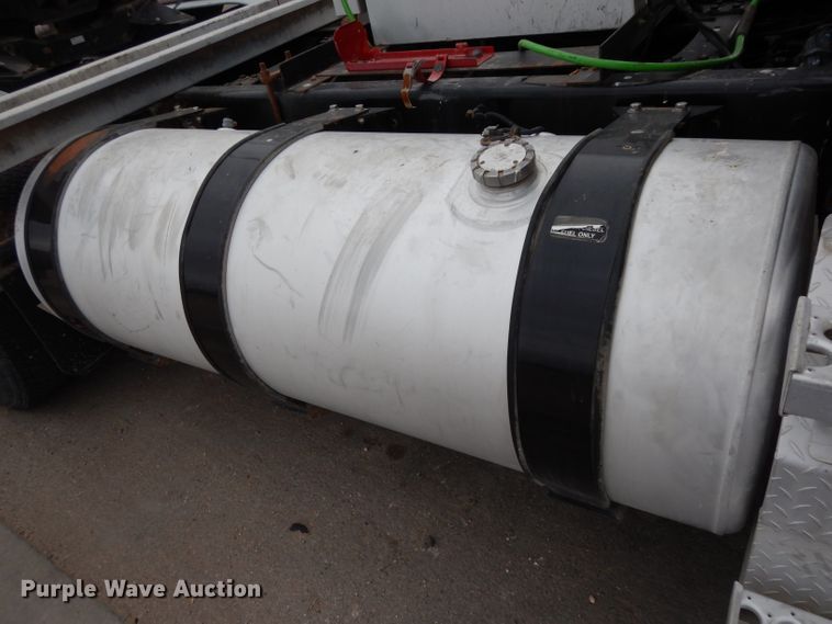 image for item DH2382 2014 Western Star 4900SB semi truck