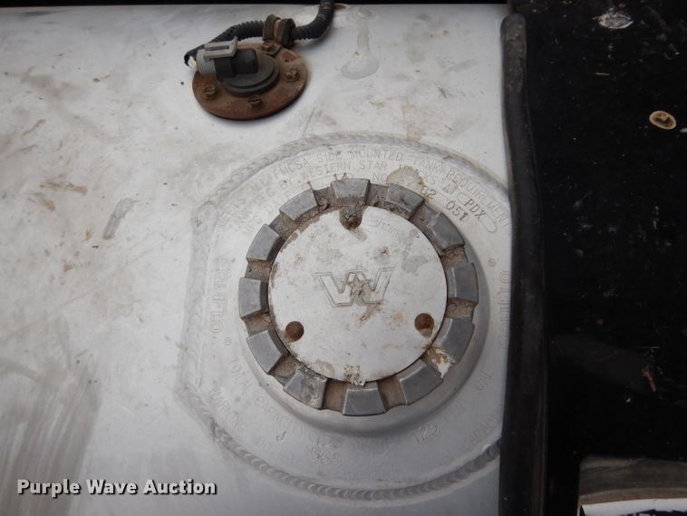 image for item DH2382 2014 Western Star 4900SB semi truck