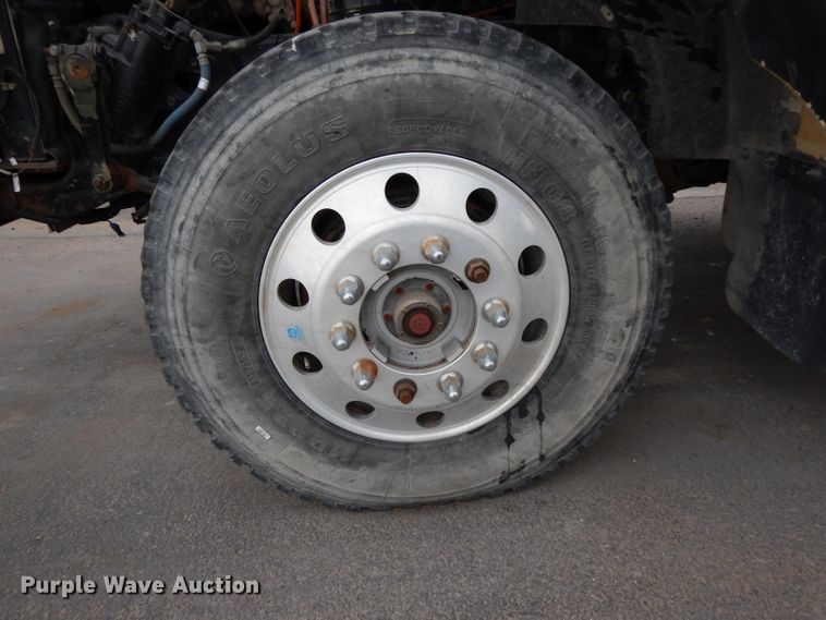 image for item DH2382 2014 Western Star 4900SB semi truck