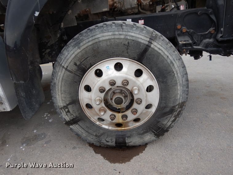 image for item DH2382 2014 Western Star 4900SB semi truck