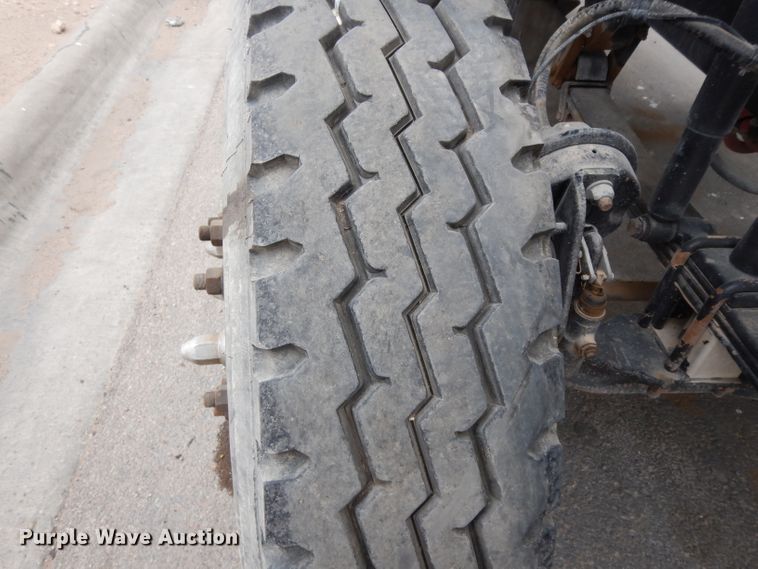 image for item DH2382 2014 Western Star 4900SB semi truck