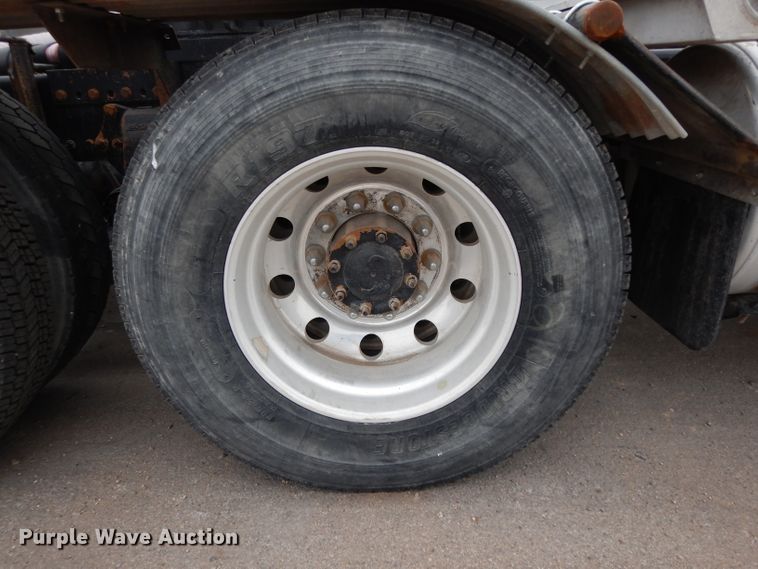 image for item DH2382 2014 Western Star 4900SB semi truck