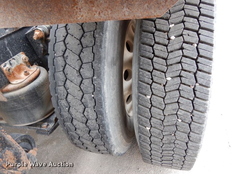 image for item DH2382 2014 Western Star 4900SB semi truck