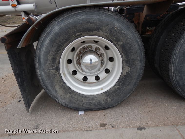 image for item DH2382 2014 Western Star 4900SB semi truck