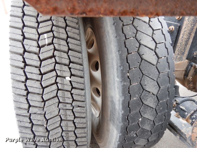 image for item DH2382 2014 Western Star 4900SB semi truck