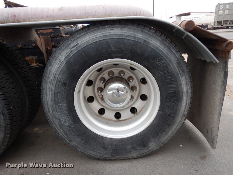 image for item DH2382 2014 Western Star 4900SB semi truck