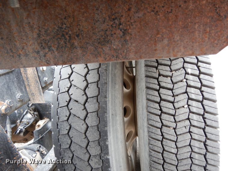 image for item DH2382 2014 Western Star 4900SB semi truck