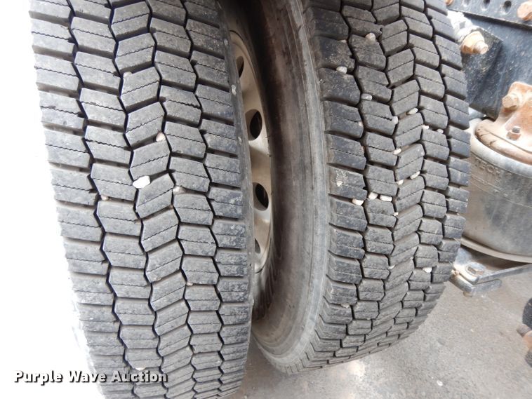 image for item DH2382 2014 Western Star 4900SB semi truck