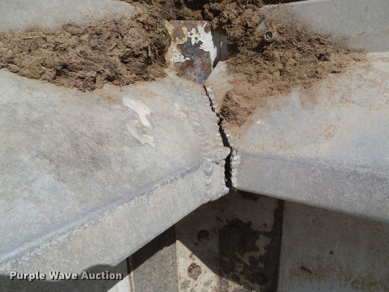 image for item DH4814 2010 Aeroswint silage trailer