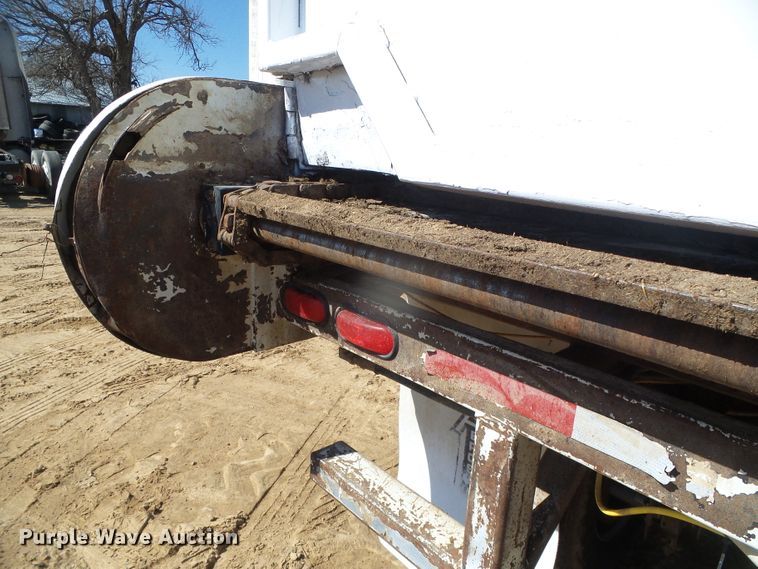 image for item DH4815 2011 Aeroswint silage trailer