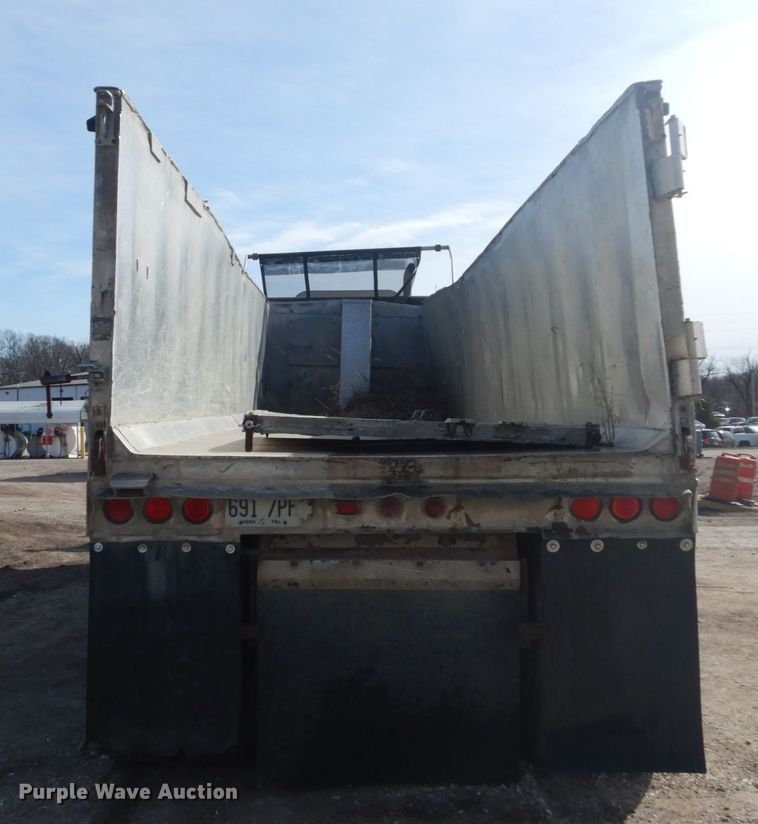 image for item DH5087 1995 East end dump trailer
