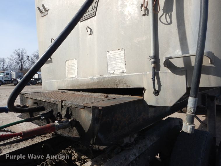 image for item DH5087 1995 East end dump trailer