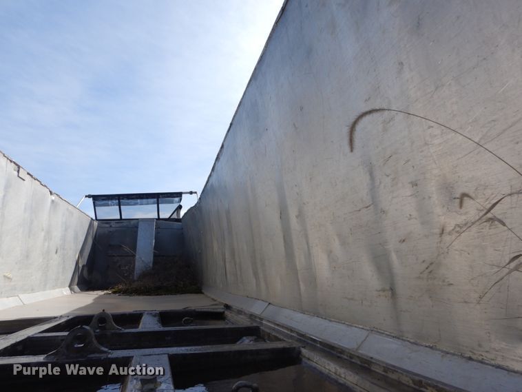 image for item DH5087 1995 East end dump trailer