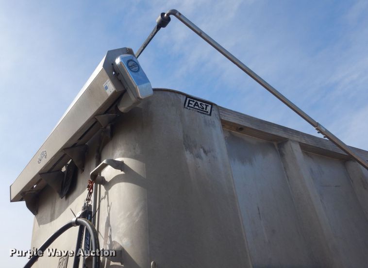 image for item DH5087 1995 East end dump trailer