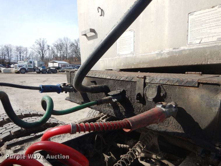 image for item DH5087 1995 East end dump trailer