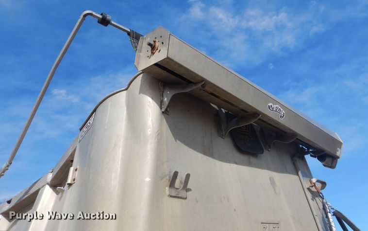 image for item DH5087 1995 East end dump trailer